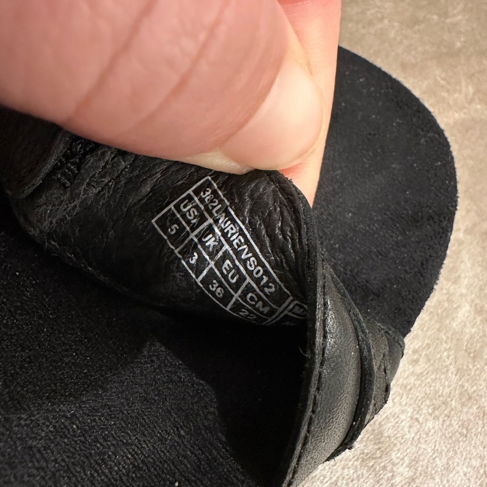 Vionic Laurie Wedge Leather Buckle Sandals Womens 5 Black 382 Silver Buckles EUC - Picture 5 of 5